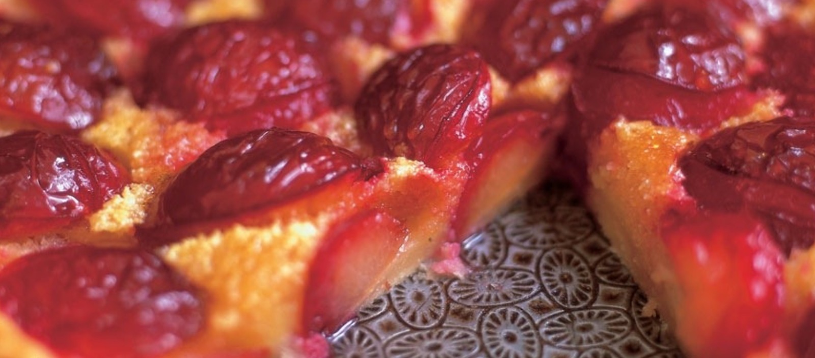 Tricks that food photographers use to entice customers pie